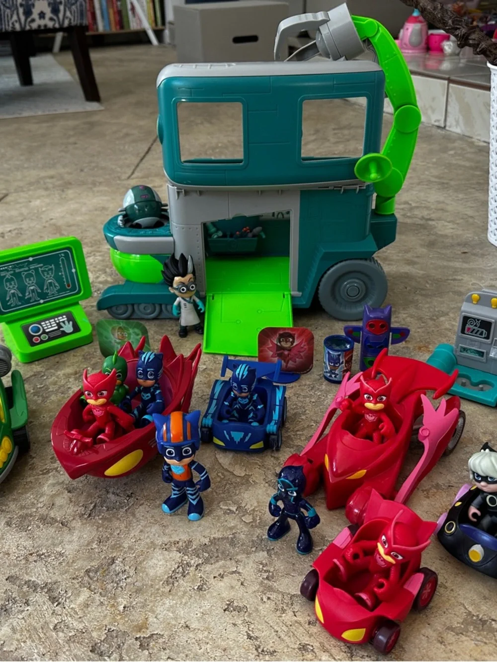PJ Masks Romeo’s Lab and Vehicle Playset with Action Figures - Teal & Green